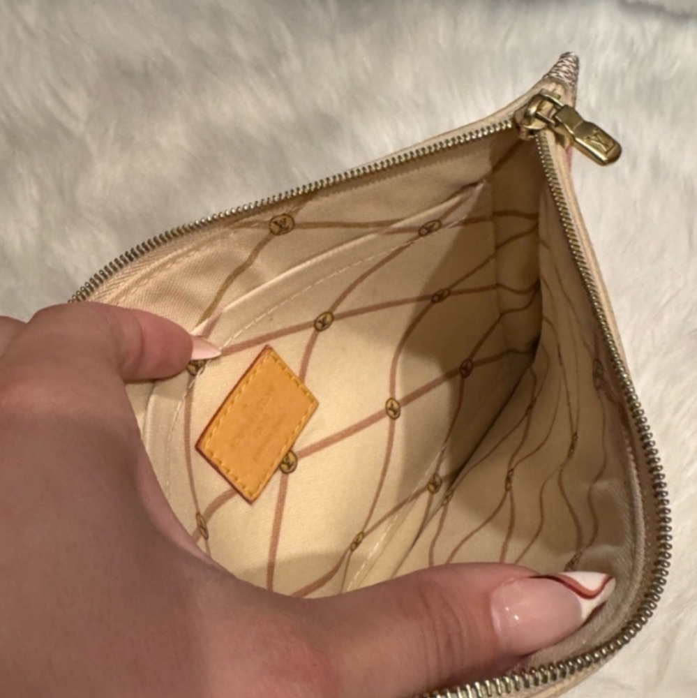 LV Summer Trunk Pouch/Wristlet - Picture 4 of 14